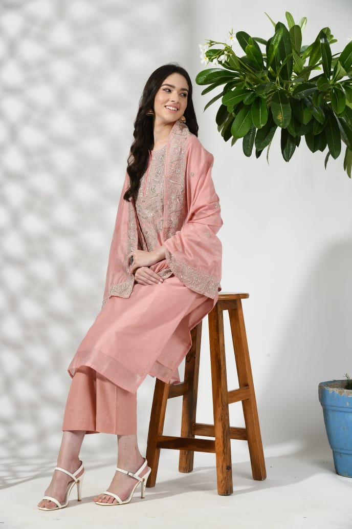 SALMÓN PINK EMBROIDED CHANDERI SUIT